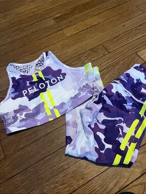 Peloton women’s fitness apparel, size medium, high neck bra and capri pants set